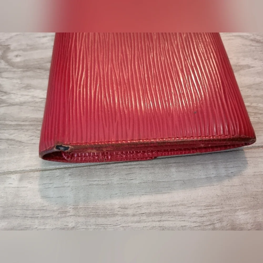 Louis Vuitton Sarah leather wallet red